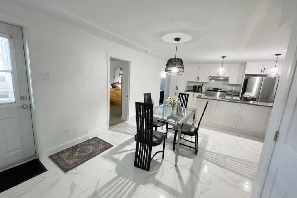 Stylish And Luxurious Apartment Basement Unit Longueuil Exterior photo